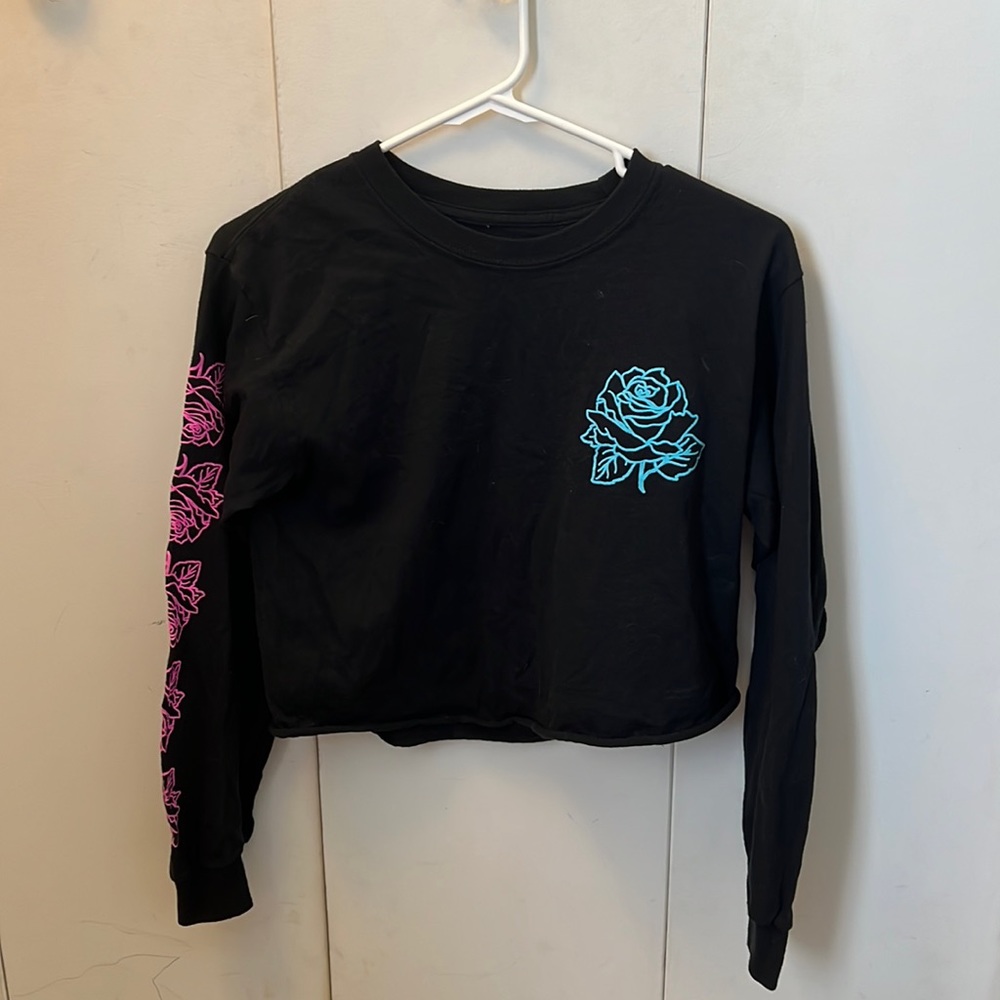 Black rose long sleeve crop